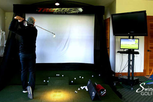 Indoor golf simulator